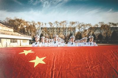 和近百个Lolita妹妹一起在商场巡游